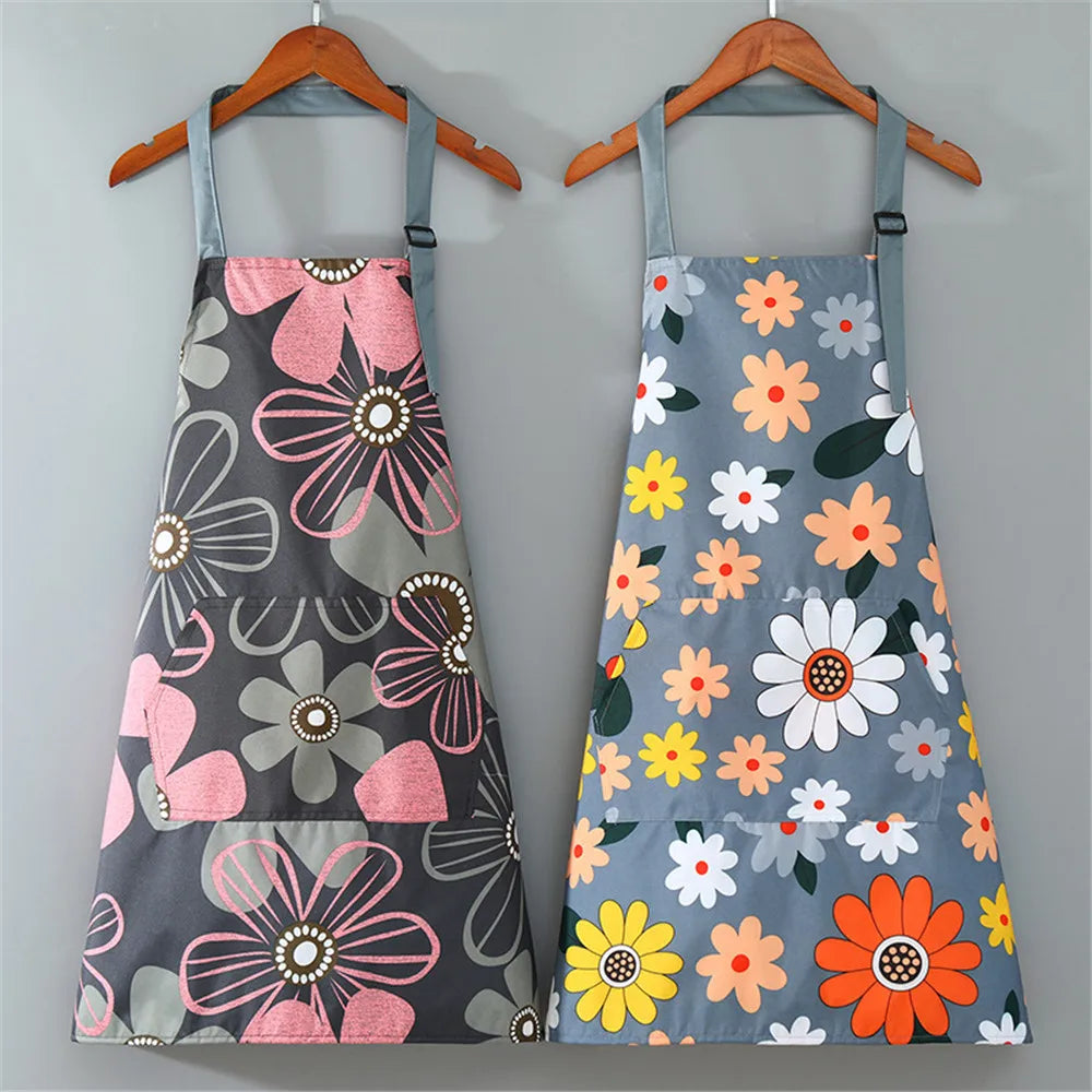 deux tablier de cuisine femme avec fleur