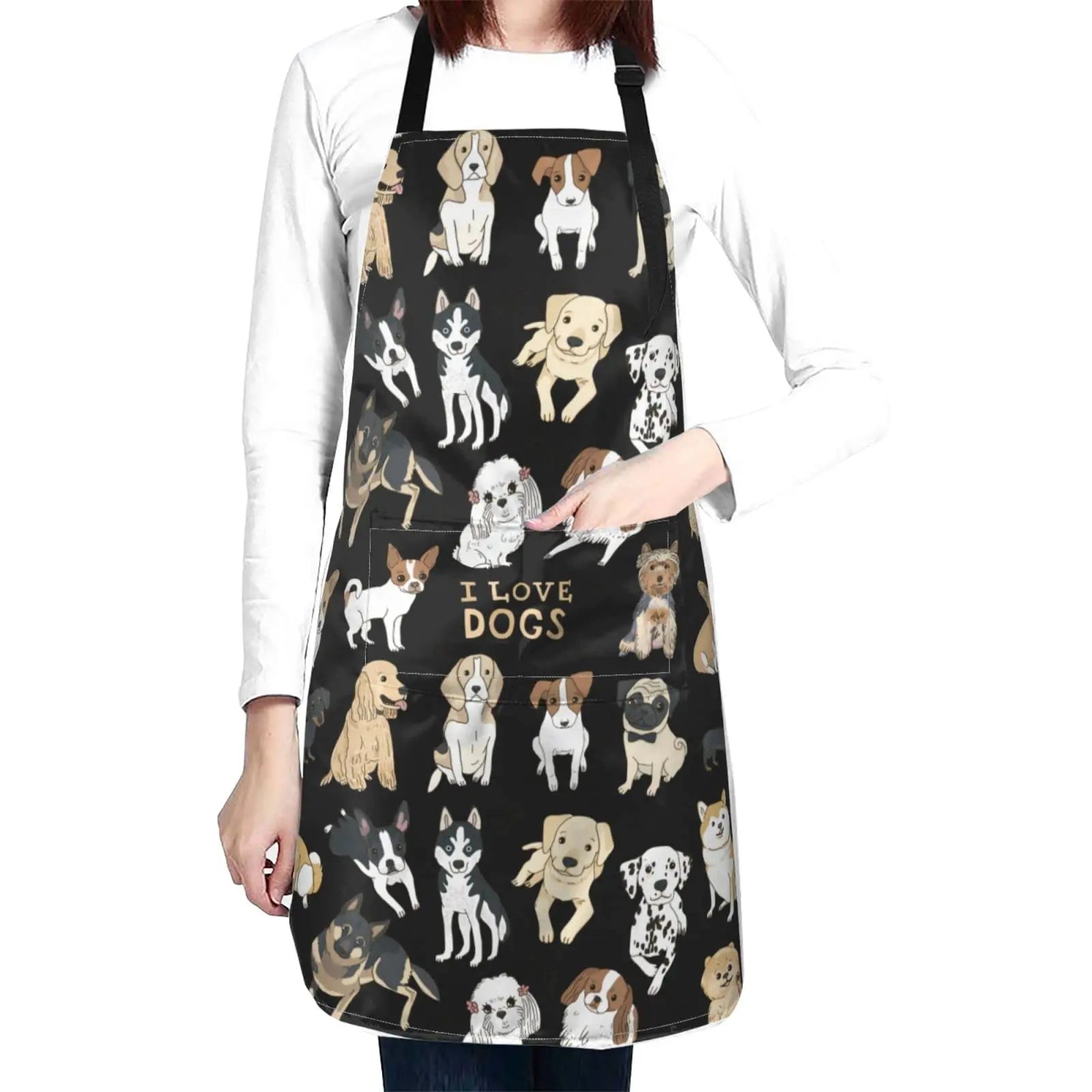 une femme porte un tablier de cuisine chien